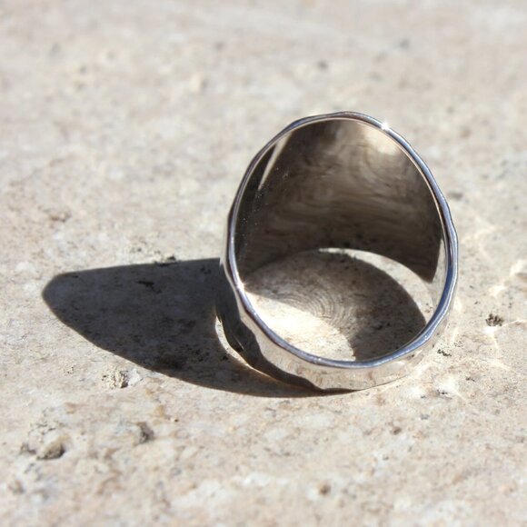 Womens Modern Wide Hammered Metal Silvertone Slim Shiny Bold Band Ring Size 7 - Picture 7 of 16